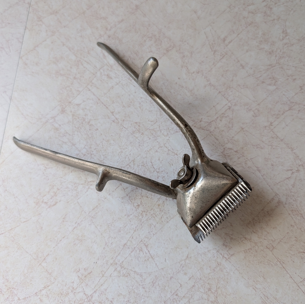 Vintage hand hair clippers trimmers